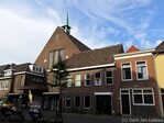 De kerk met omliggende huizen.
              <br/>
              Gert-Jan Lobbes, 2016